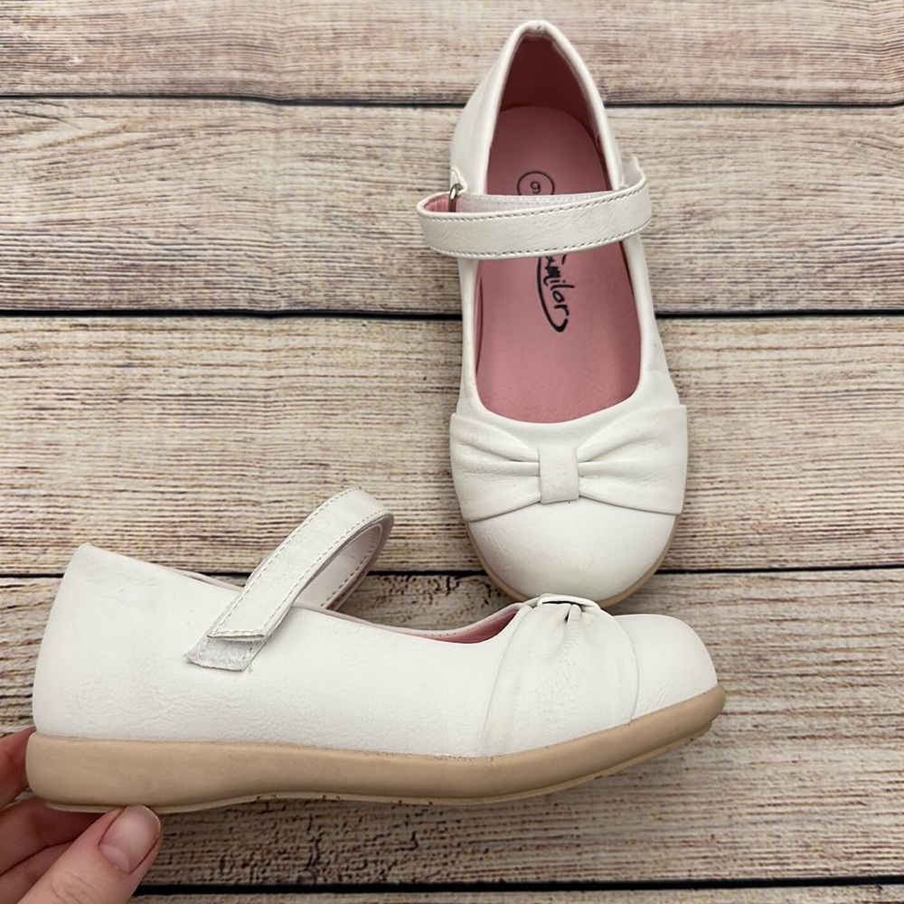 White Maryjanes in Perfect Condition Girls Size 9 - Picture 2 of 5